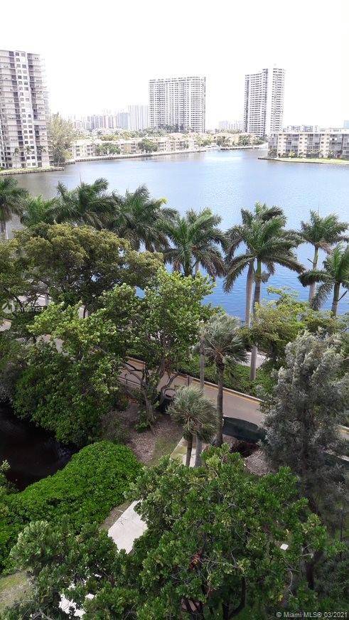 Waterviews ! ! ! Near Aventura Mall, tastefully remodeled ample 2 2.