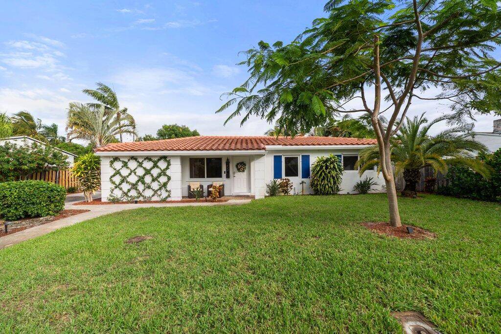 Welcome home to your own private winter oasis in the historic vibrant town of Delray Beach !