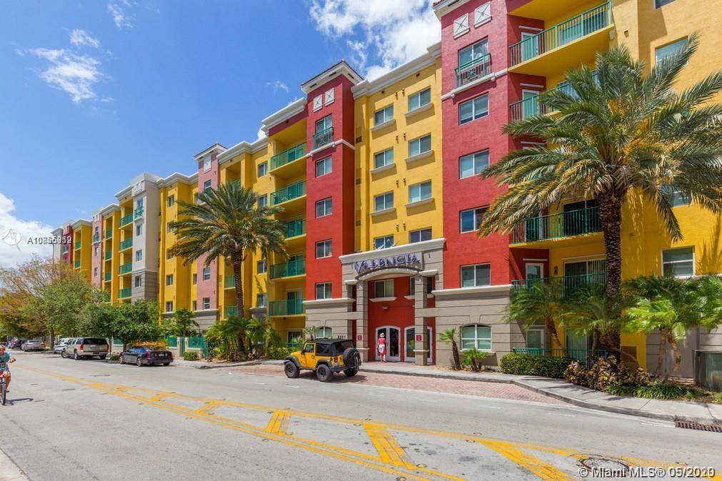 Centrally located in the heart of South Miami, this spacious 3 bedrooms 2 bathrooms with plenty of natural light living dining overlooking balcony.