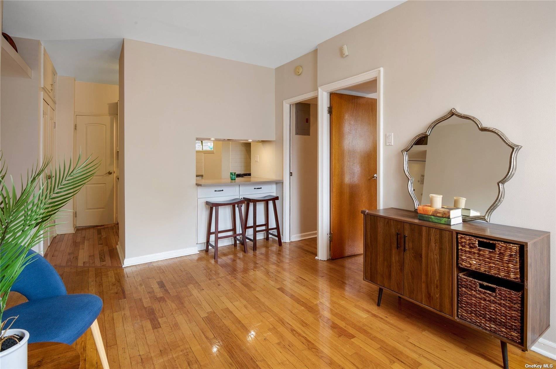 Park Slope This updated 2 bedrooms, 1bath unit is located on the building's first floor and only two blocks away from Prospect Park.