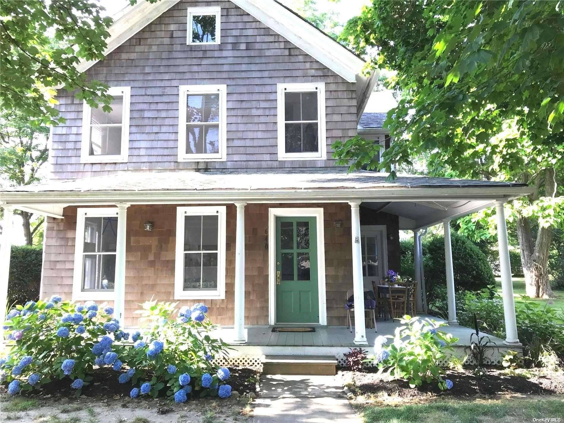 This classic updated 19th century home in the heart of historic New Suffolk is just 4 blocks to one of the North Fork's best bay beaches, plus two renowned local ...