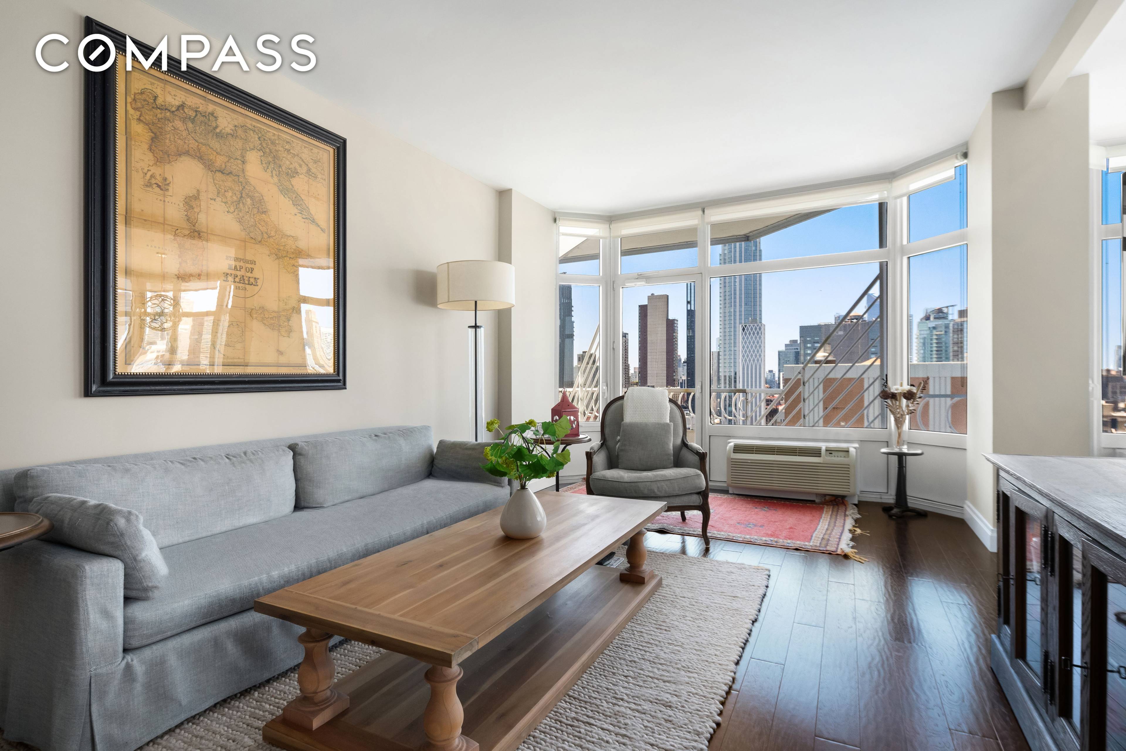 This bright, spacious corner unit enjoys extraordinary light and panoramic views through 10 foot tall floor to ceiling bay windows in every room.