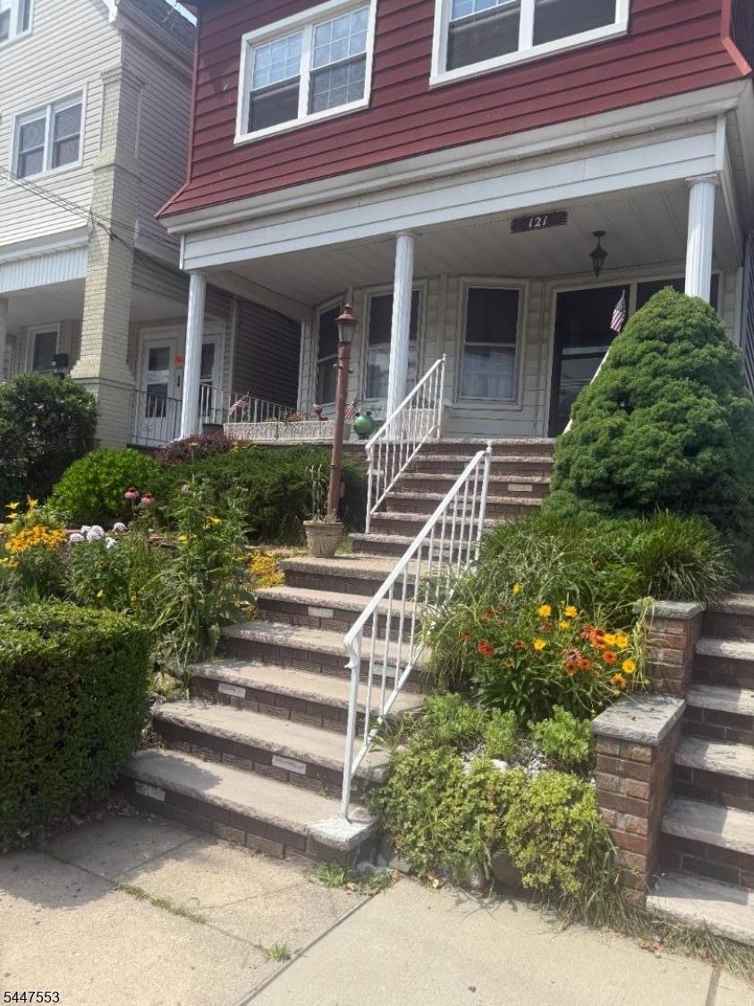 FRONT OF HOUSE