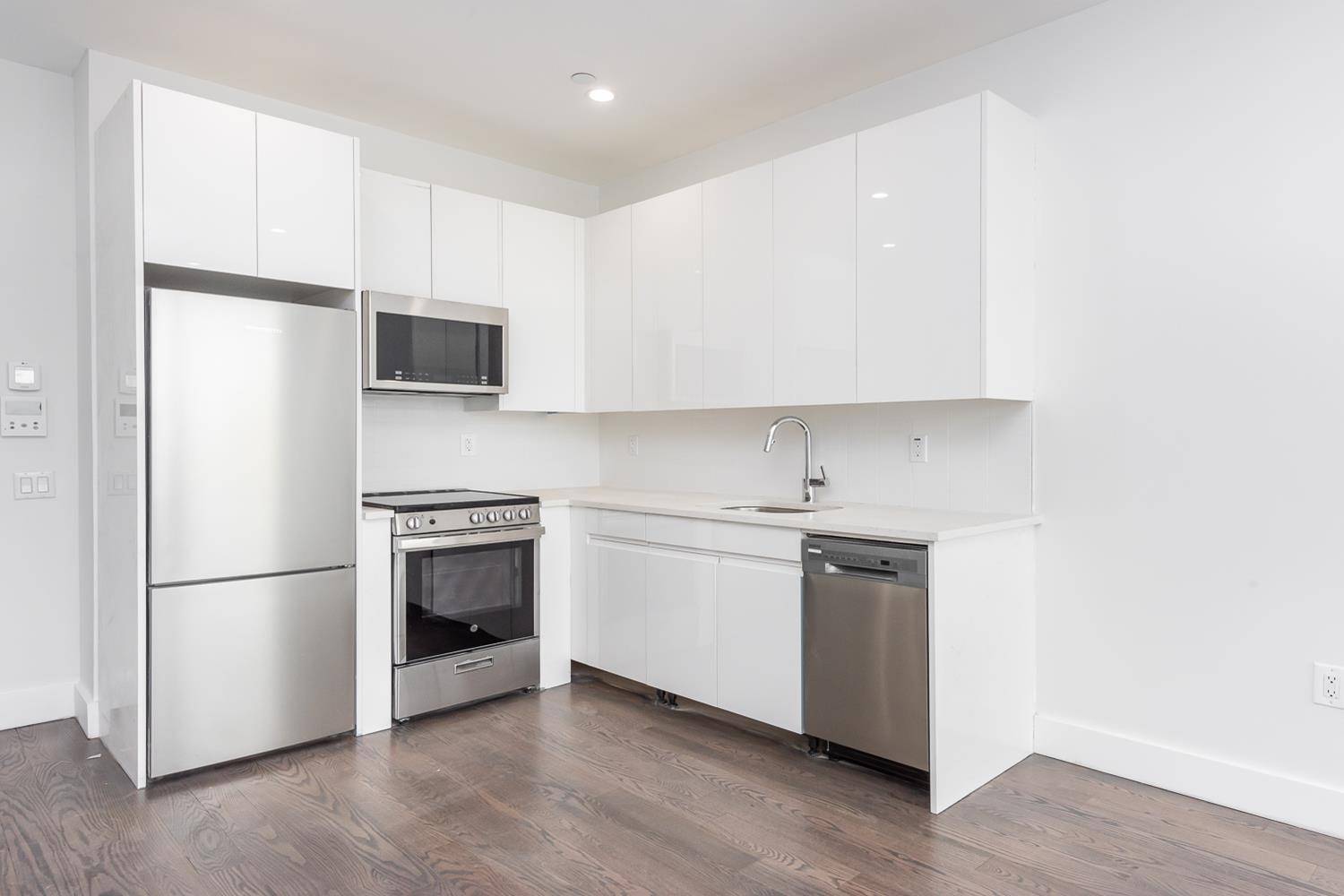 23 71 is situated in a prime spot of Astoria, minutes from the Ditmars or Astoria Blvd station.
