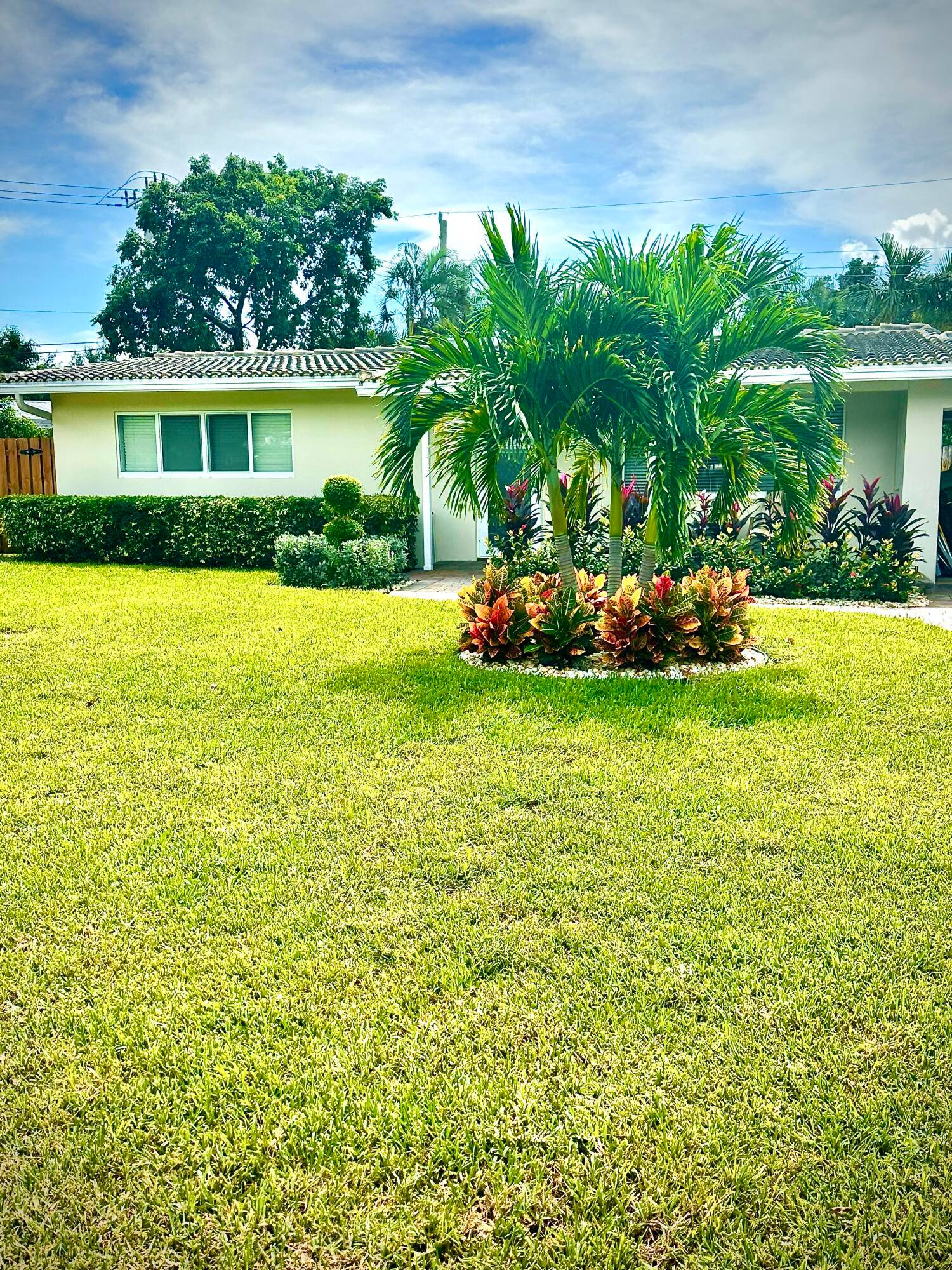 Welcome to this stellar 3 bedroom, 2 bathroom single family home located in the sun drenched district of Pompano Beach, FL.