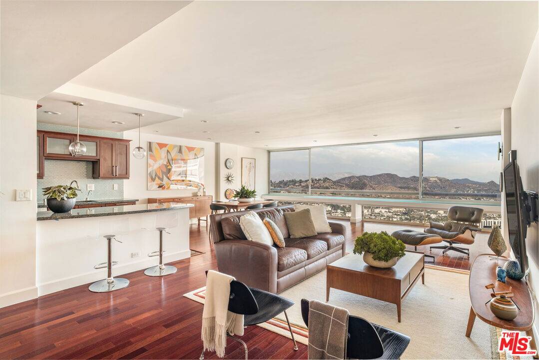 2220 Avenue Of The Stars 1BR Beverlywood La