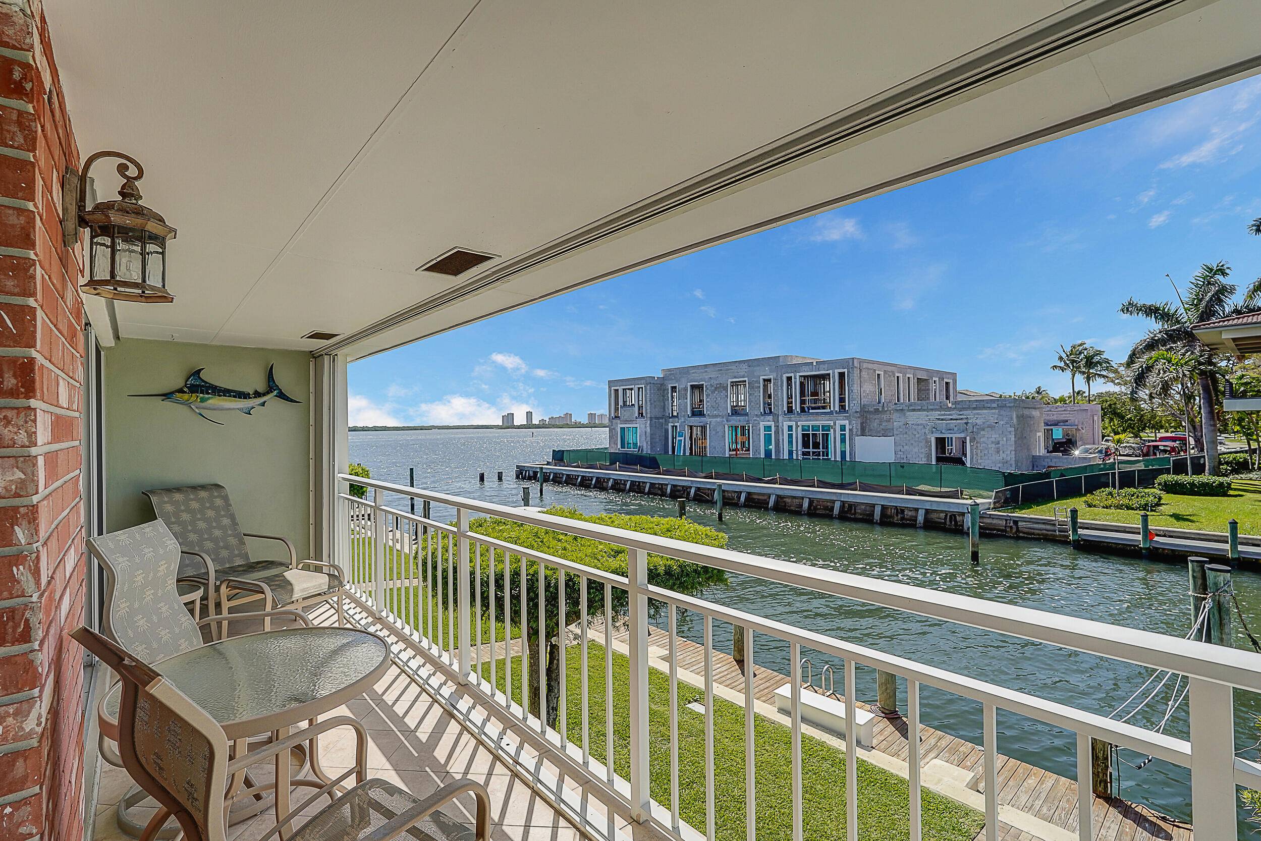 RARE CONDO ON WATER W DOCK BIG ENOUGH FOR 40' BOAT !