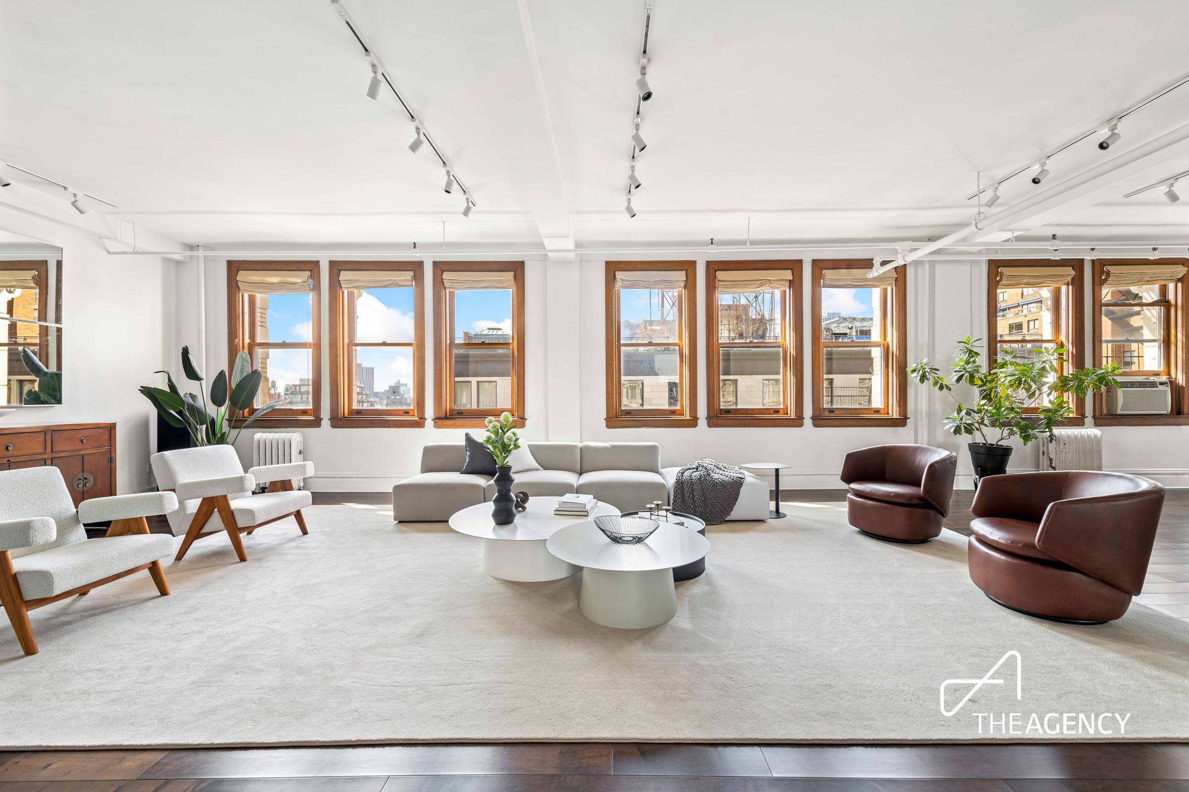 Sun splashed, sprawling NoHo LoftThis quintessential 3, 100 sq ft corner loft welcomes all day, natural light from 3 exposures.