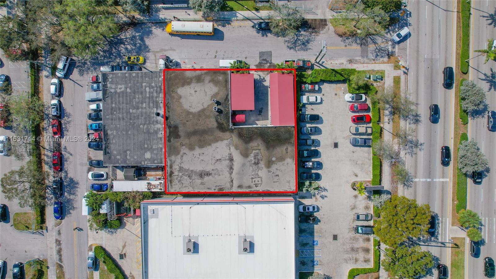 Investor Alert ! Prime space in strategic location in very busy area of Sunrise Blvd located East of 95 with very high visibility from the street.