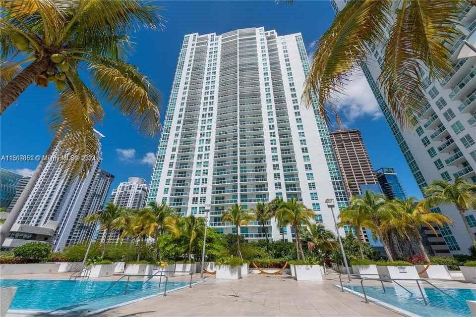 SPECTACULAR OPPORTUNITY TO LEASE AN APARTMENT IN THE BEST AND CHIC BUILDING IN BRICKELL AREA.