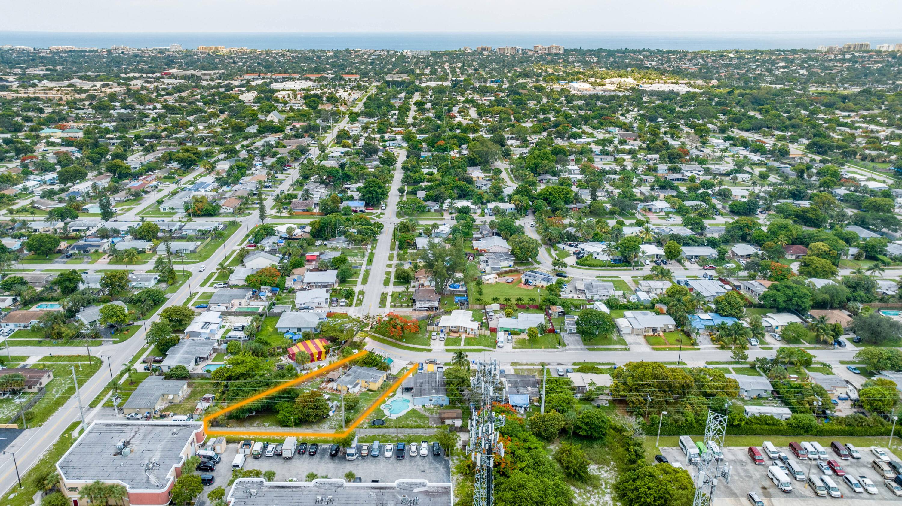 Charming 2 2 house in Pompano Beach, FL on a 12, 041sf lot more than 1 4 acre !