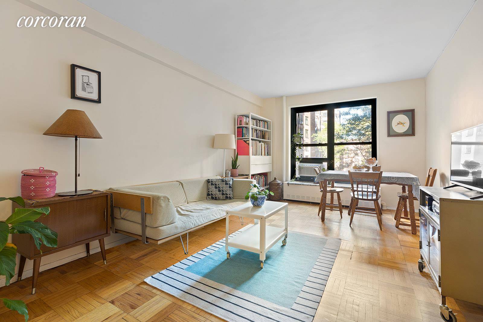 Apartment 4E is a spacious 2 Bedroom home in this highly desirable location on the border of Fort Greene and Clinton Hill, Brooklyn.