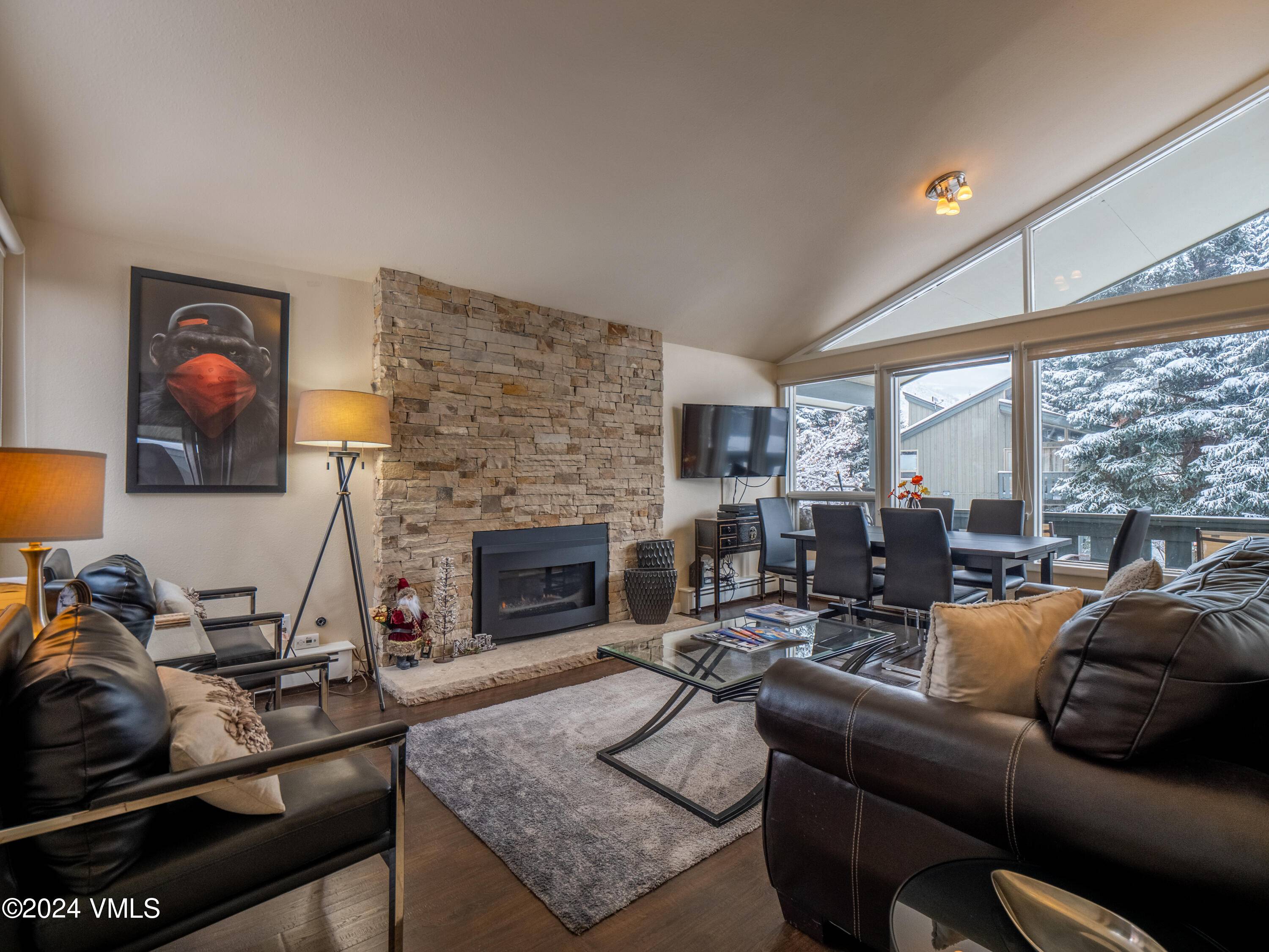 Meticulously designed, this condo offers a blend of comfort and elegance just minutes from the ski slopes.