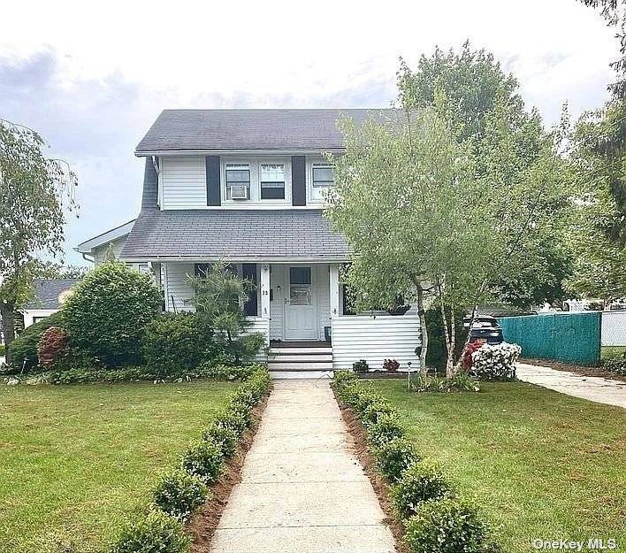 Beautiful, move in ready four bedroom colonial in the heart of Lynbrook school district 20 centrally located to LIRR, schools, restaurants and shops.