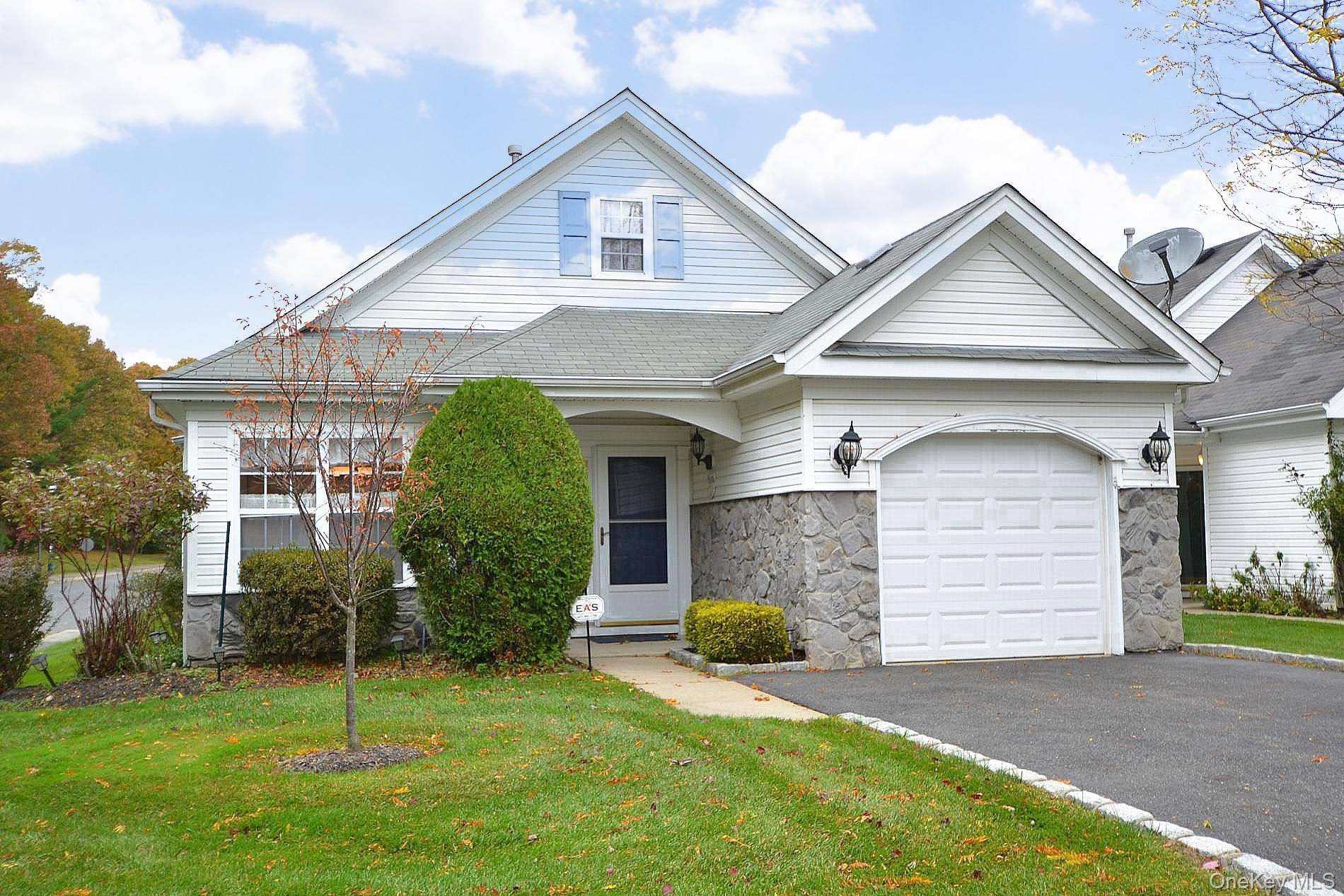 Beautifully maintained 2 Bedroom, 2 Bath Devon 2 model in Birchwood at Spring Lake Development.