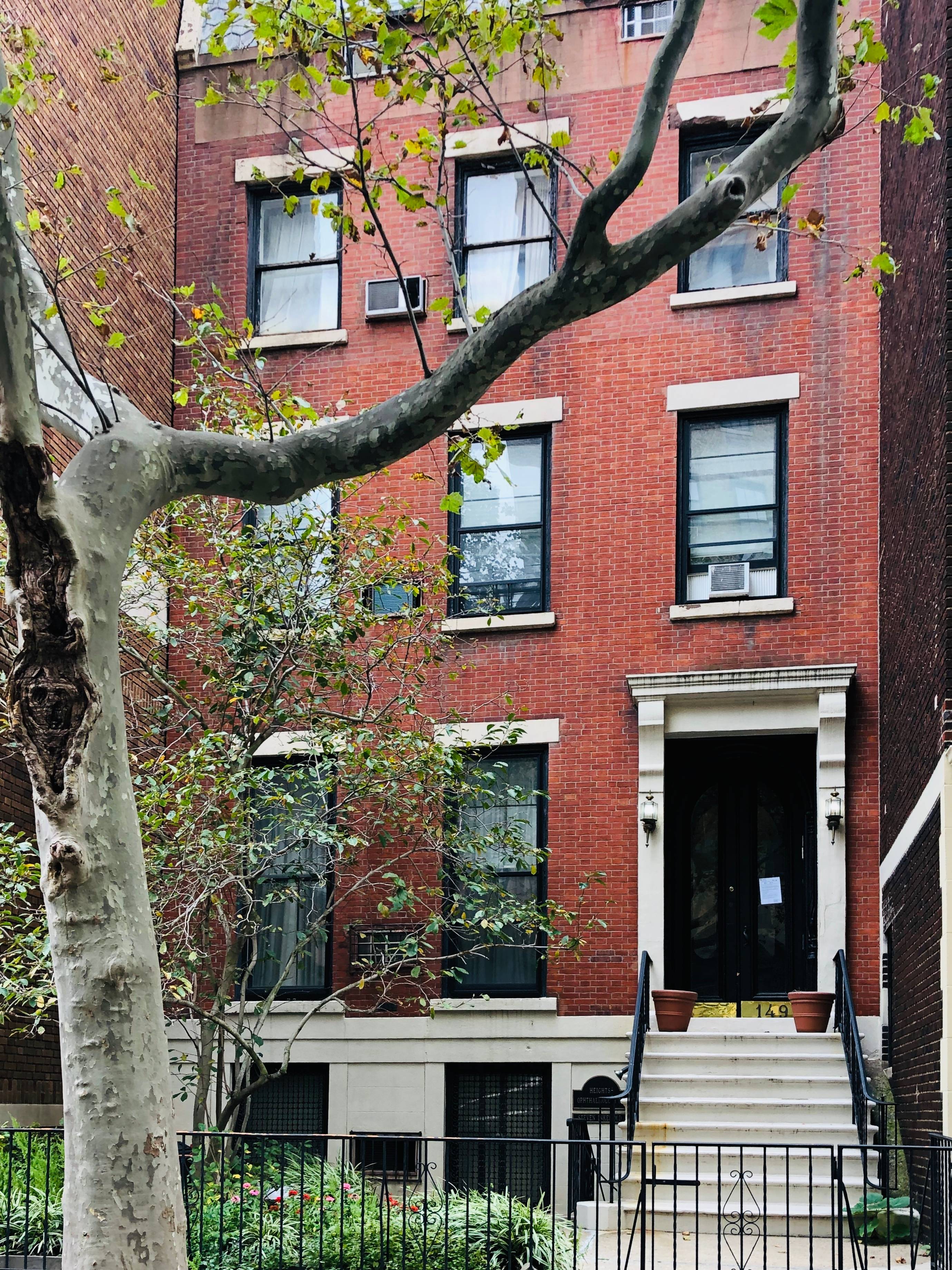 NO FEE Perched atop a picturesque brownstone located in the heart of Brooklyn Heights is your new home.