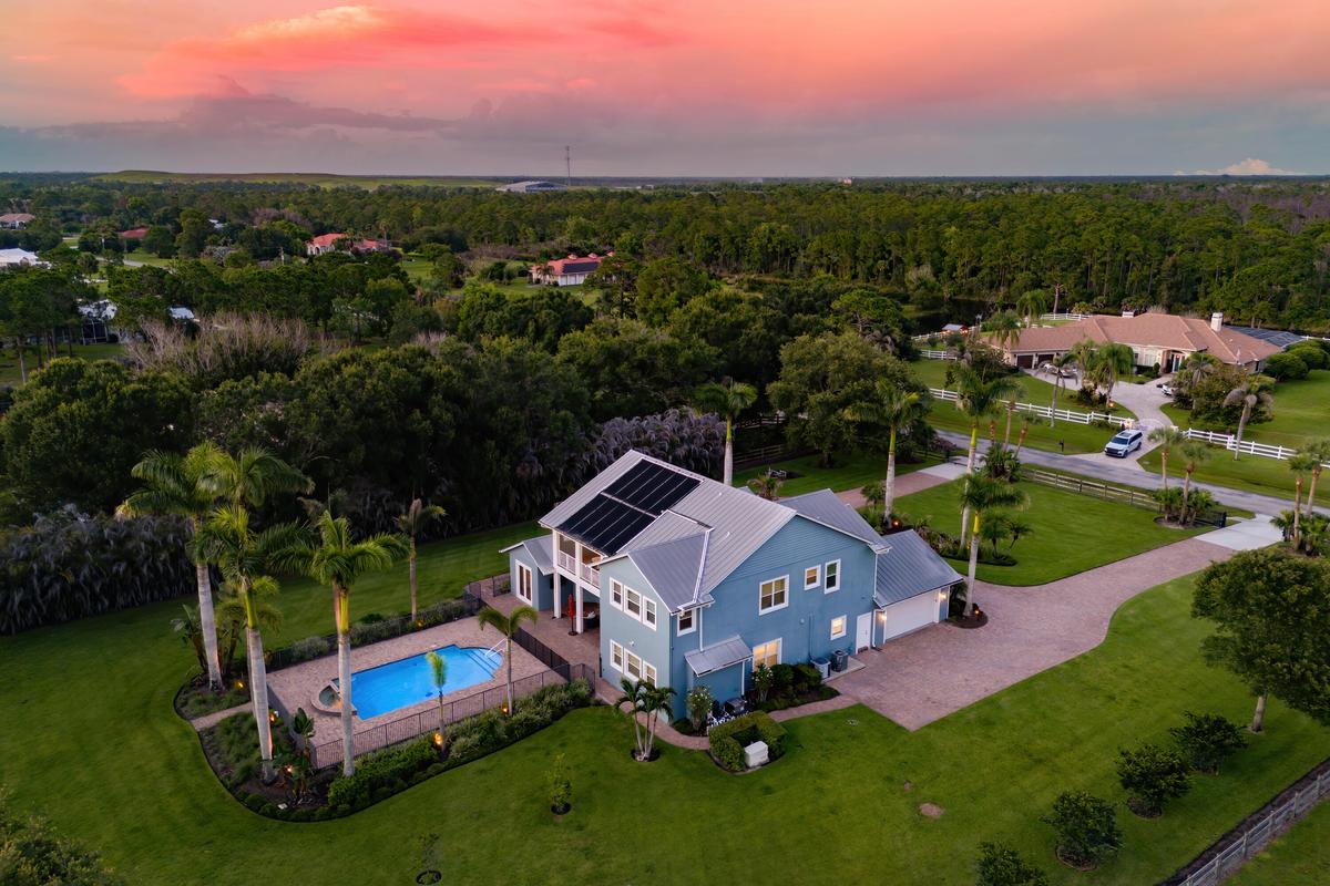 Welcome to 2952 SW Buena Vista Dr in Stuart West