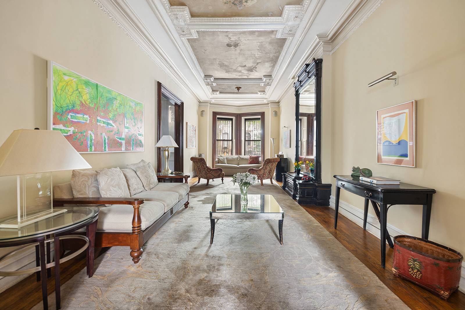 Welcome to this historical Neo Grec 1875 rowhouse !