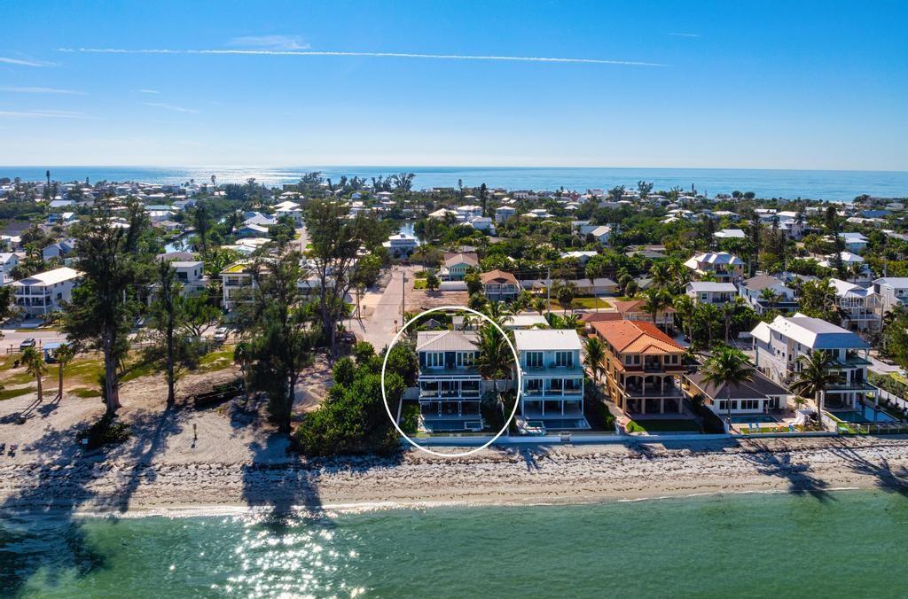 Direct beachfront living!