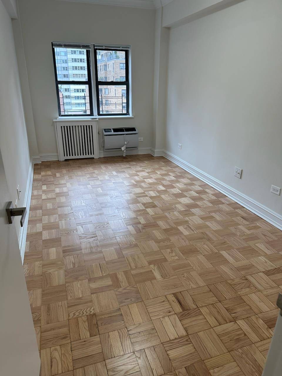 Located on a quaint tree lined block nestled in the nexus of the Upper East Side on 70th Street between 2nd amp ; 3rd Avenues, this beautifully appointed two bedroom ...