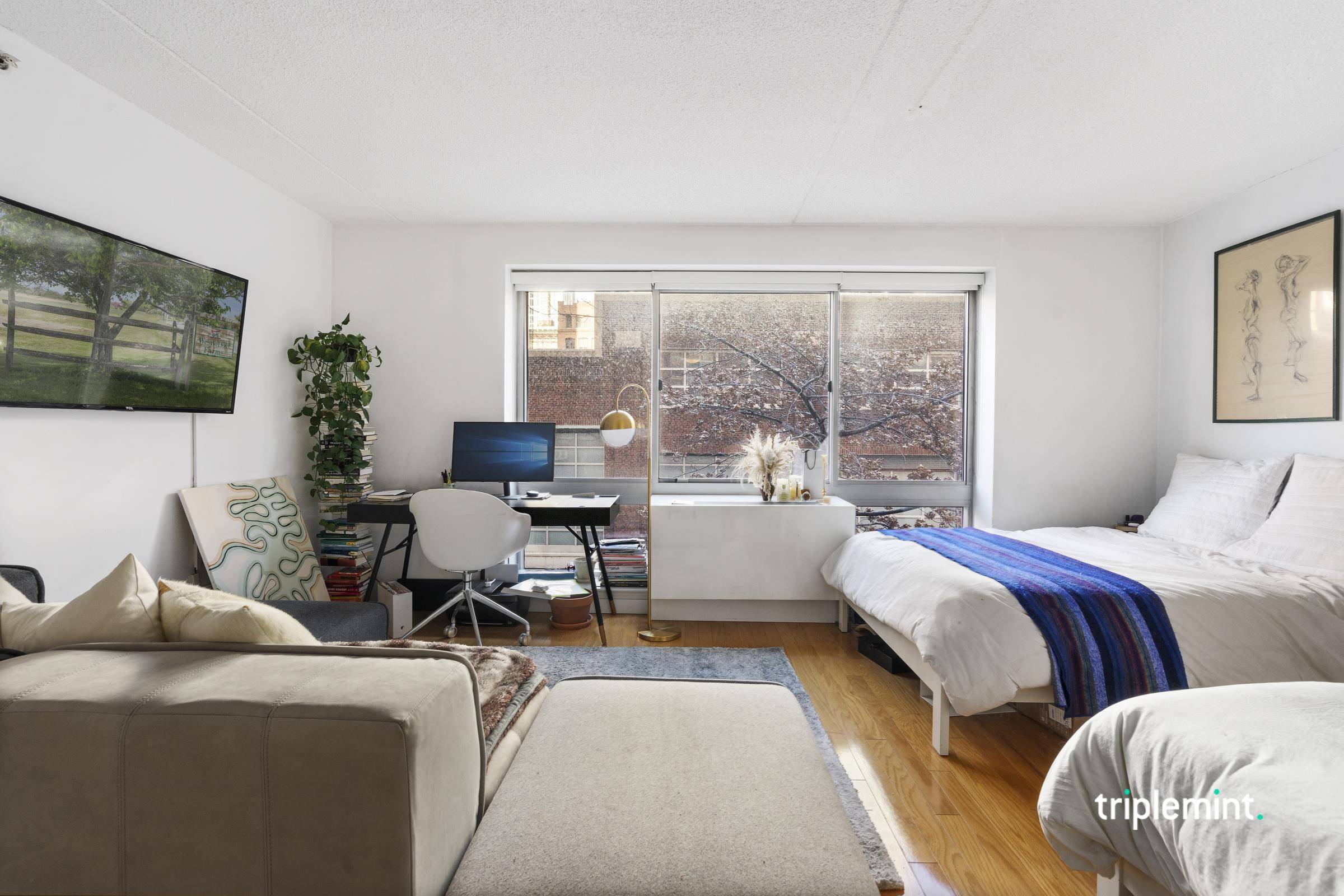 N3G is a perfectly designed alcove studio with oversized windows, open sunny views, hardwood floors, a walk in closet, and central heat and air, for fabulous and modern living.