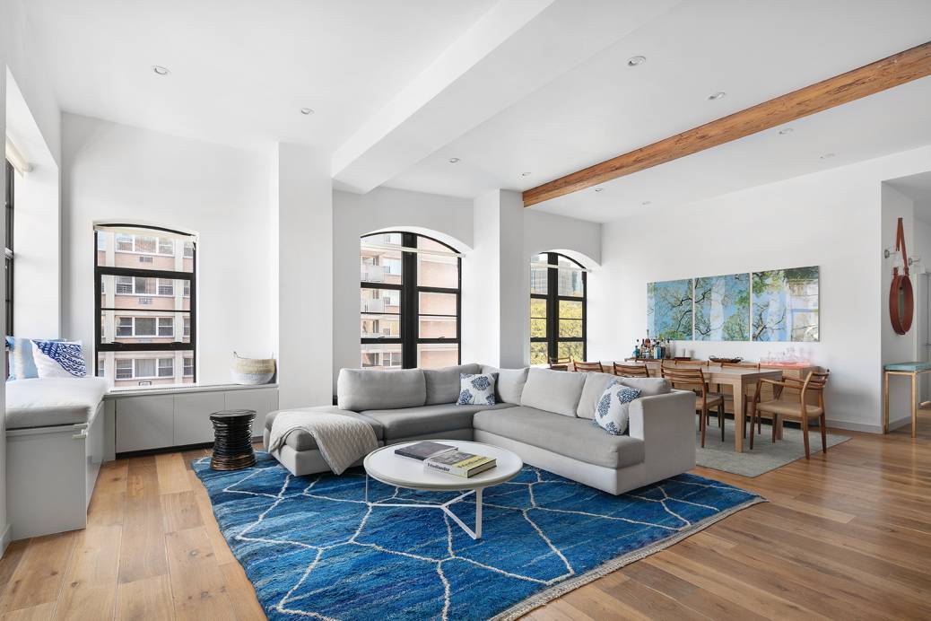 This light filled, 3 bed 2 bath loft apartment with 12 ceilings sits on a prime, corner perch of the former Peaks Mason Mints Building in coveted Brooklyn Heights.