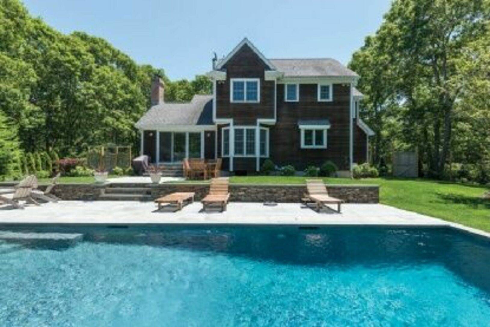 4 Bedroom Home located in private area of East Hampton!