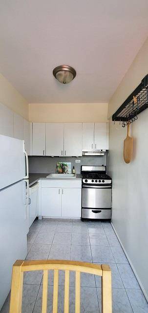 Convenient showings by appointmentWelcome to 225 Adams Street 12K, in Downtown Brooklyn.