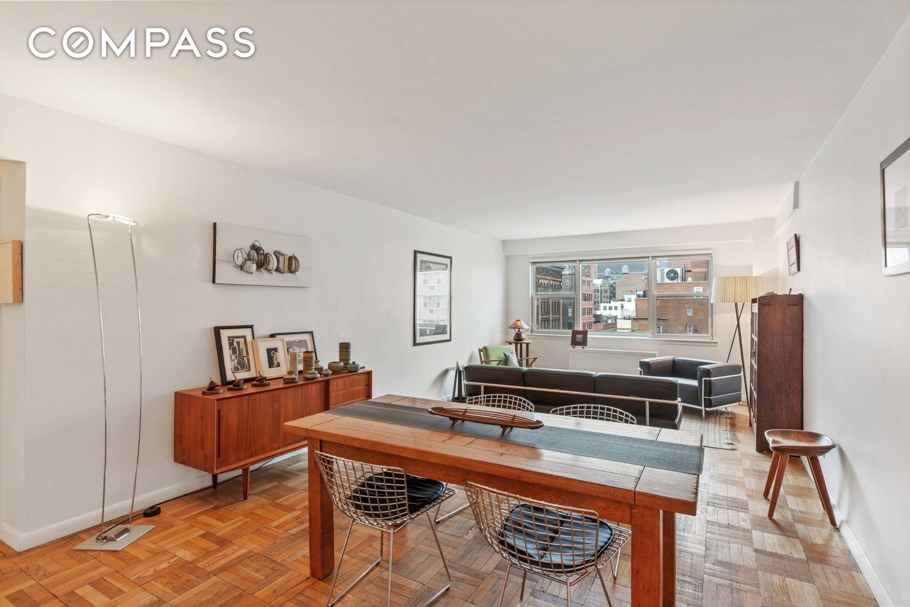 PRIME GREENWICH VILLAGE ONE BEDROOM DEAL Endless sky and open city views create a picture perfect backdrop for this equally impressive home.
