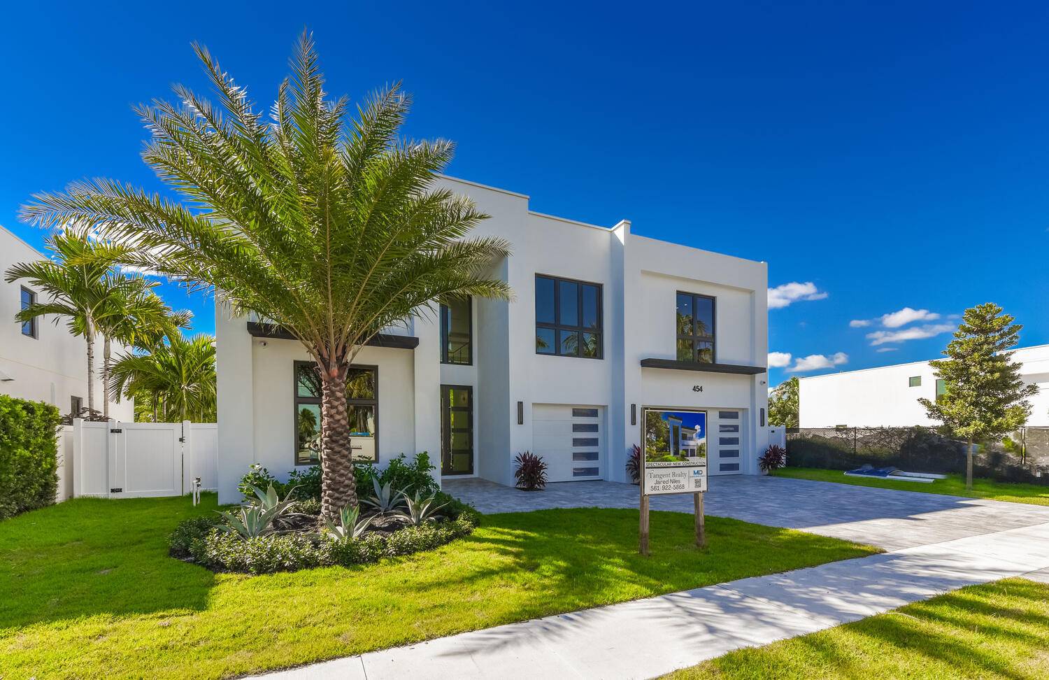 The Best of SoSo ! Six bedrooms estate home just minutes from West Palm Beach's hot spots !