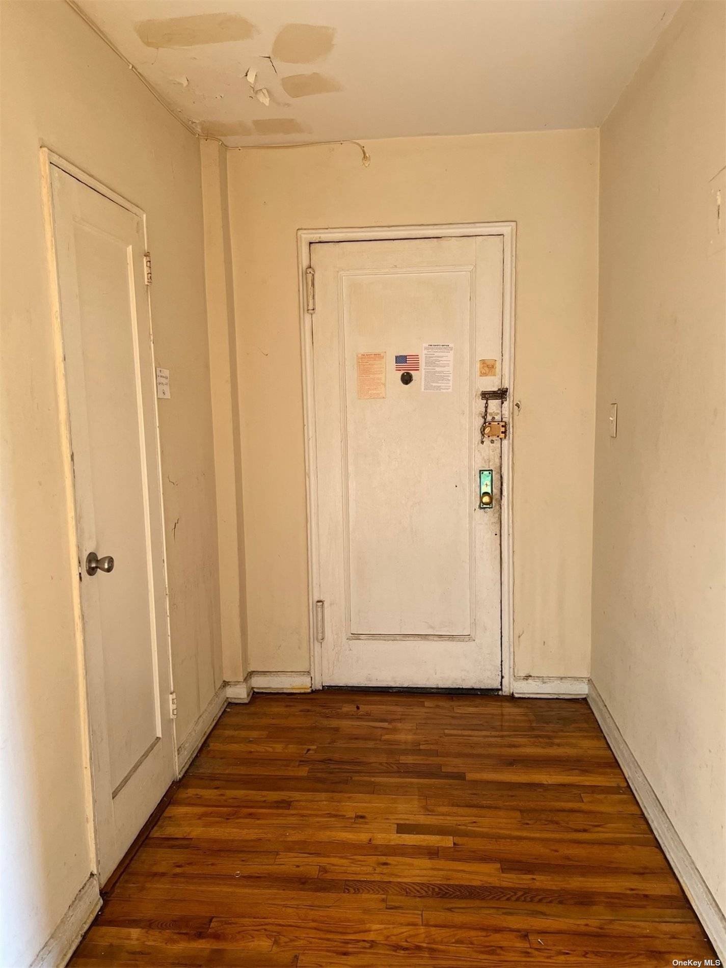 Large 2BRS, 1 Bath coop apartment in heart of down town Flushing, close to all shopping, subway, LIRR, school, etc.