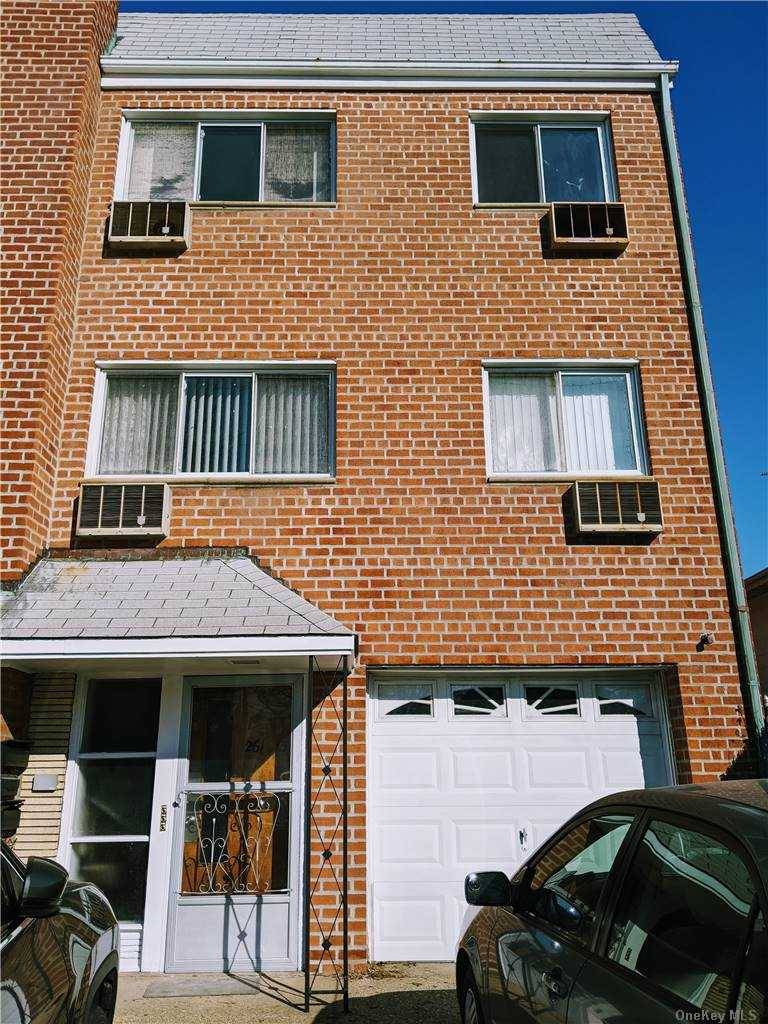 Excellent 2 Bedroom rental in Floral Park Vary Spacious 2 Bedroom, Large Living Room, EIK, Dining Room, 1 Full Bath, 1 car Garage Attached, Private Driveway.