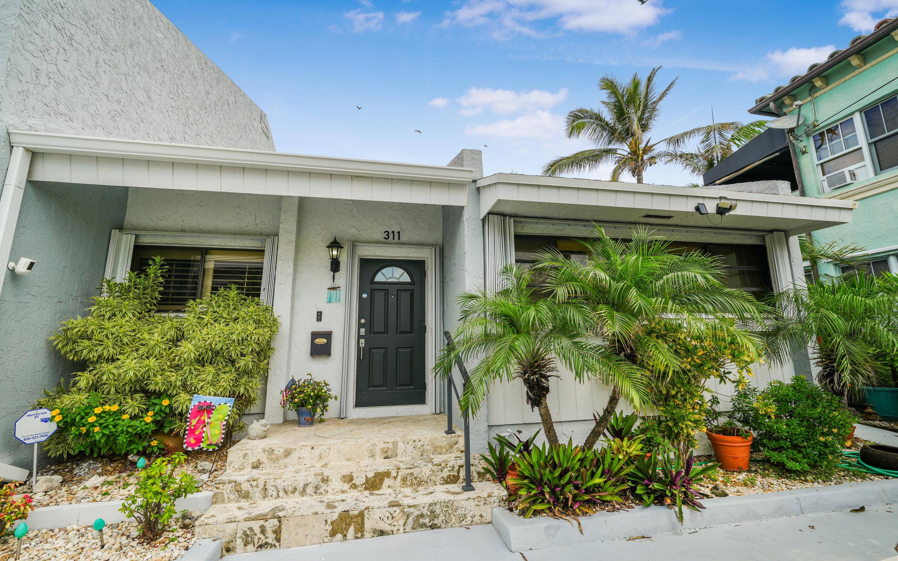 This charming 2 bedroom, 2 bathroom condo offers a cozy beach cottage vibe and is just steps away from the beach, offering easy access to the sand and surf.
