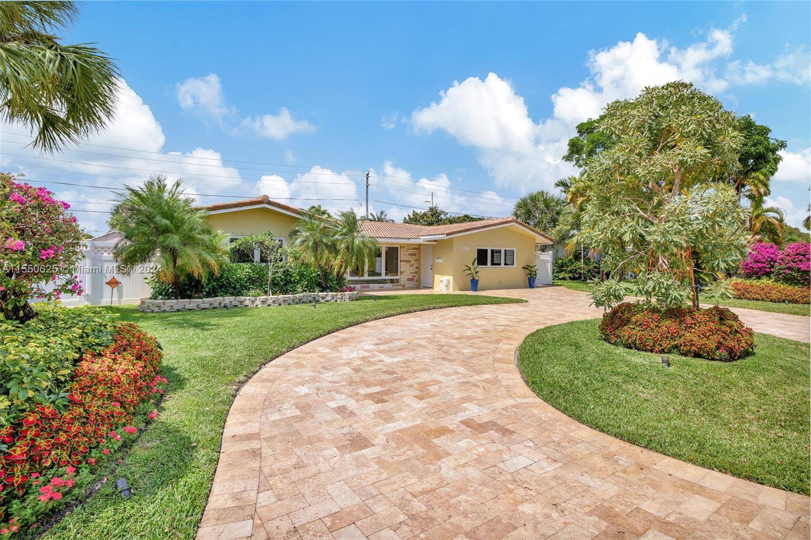Beautiful poolside home tucked away in ideal Knoll Ridge community.