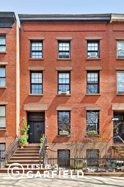 39 Willow Place is a stately, grand 25' wide townhouse on one of the most tranquil, tree lined streets in Brooklyn Heights.