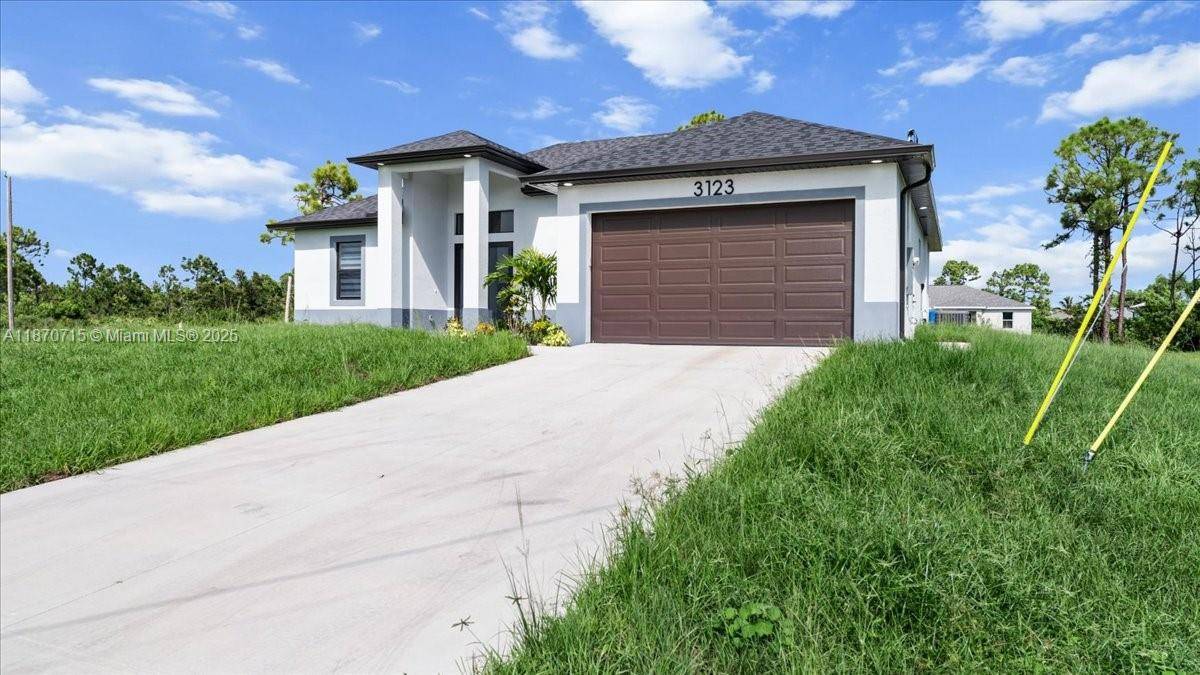NEW CONSTRUCTION WITH A CANAL !