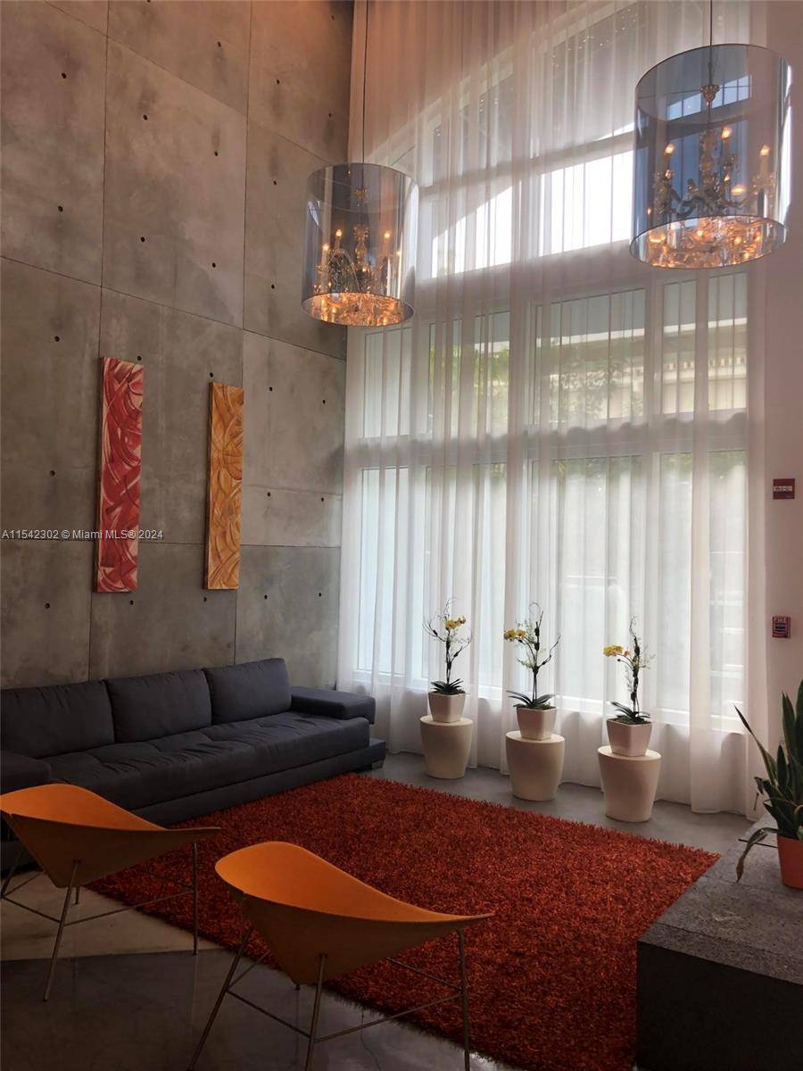 Spectacular New York style loft corner condo with split plan bedrooms, gorgeous views of Downtown, open kitchen, 10 high ceilings, secured building, across from Miami Arena, Bayside, Waldorf Astoria, excellent ...