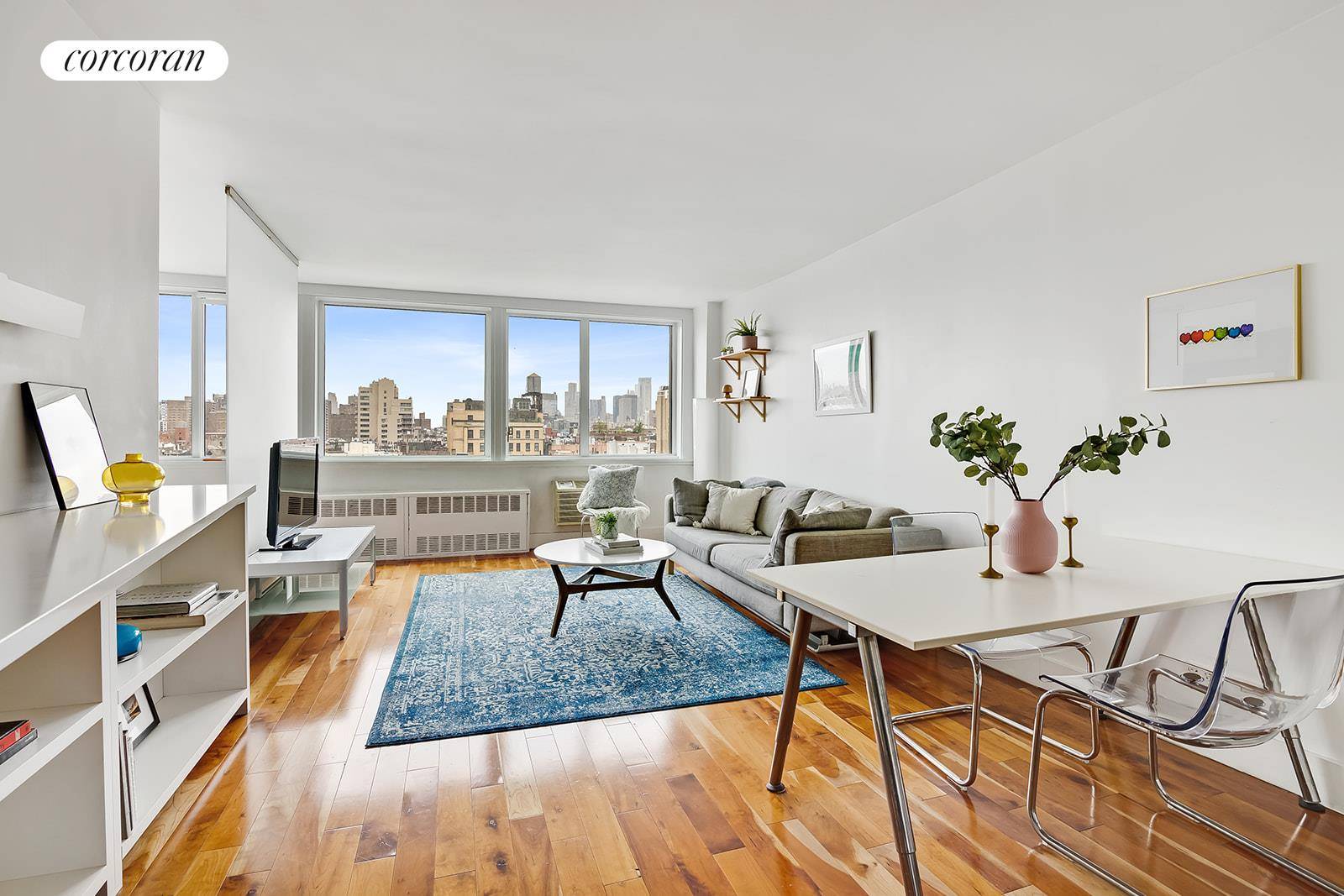 Mint condition and tastefully renovated alcove studio with spectacular southern views of Downtown Manhattan.