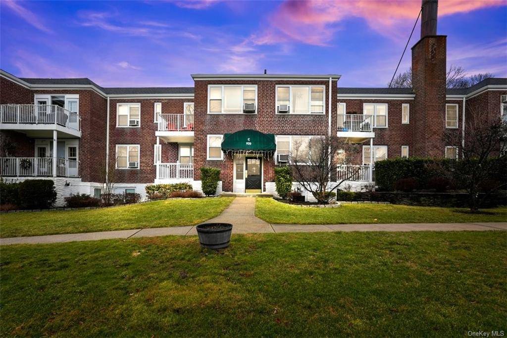Immaculately Kept and Move in Ready Top second Floor Unit with Tall Ceilings perfectly positioned in the Best Pelham Location Rare opportunity for a 1 Bedroom Unit at Caroline Gardens ...