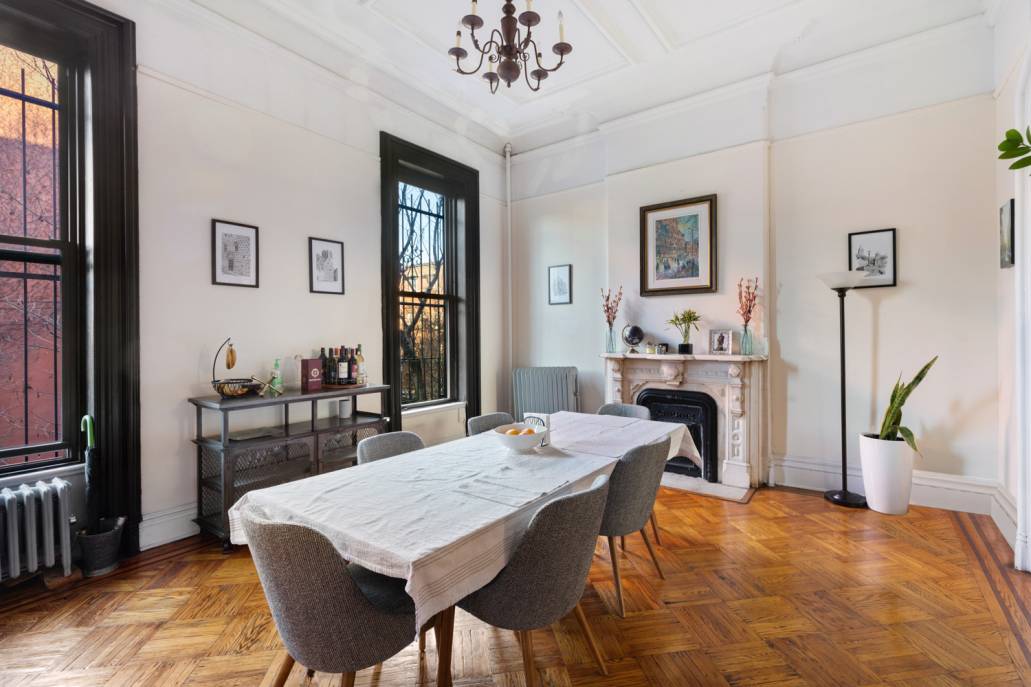 No Fee ! This grand brownstone duplex is located in PRIME North Park Slope.