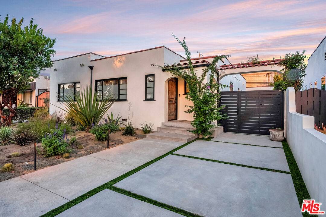 742 N June St 4BR Hancock Park La