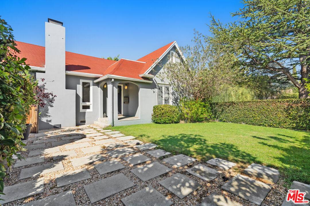 949 S Muirfield Rd 4BR La