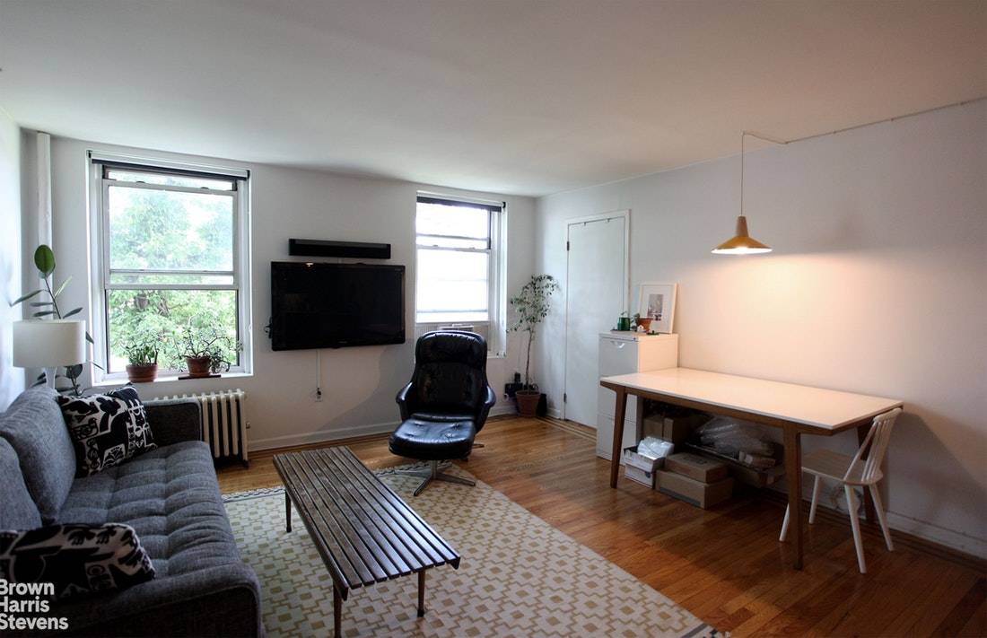 Lovely one bedroom. Prime Brooklyn Heights location.