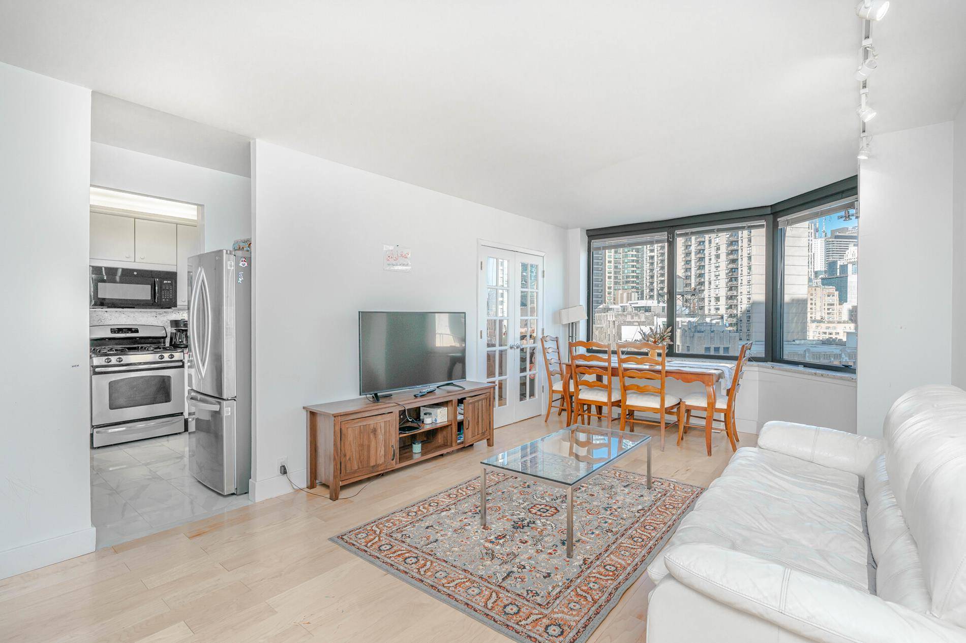 Two Bedroom, Two Bathroom 2 Bed 2 Bath, With DRAMATIC CITY AND SLIVER OF RIVER, Empire State Bldg Views.