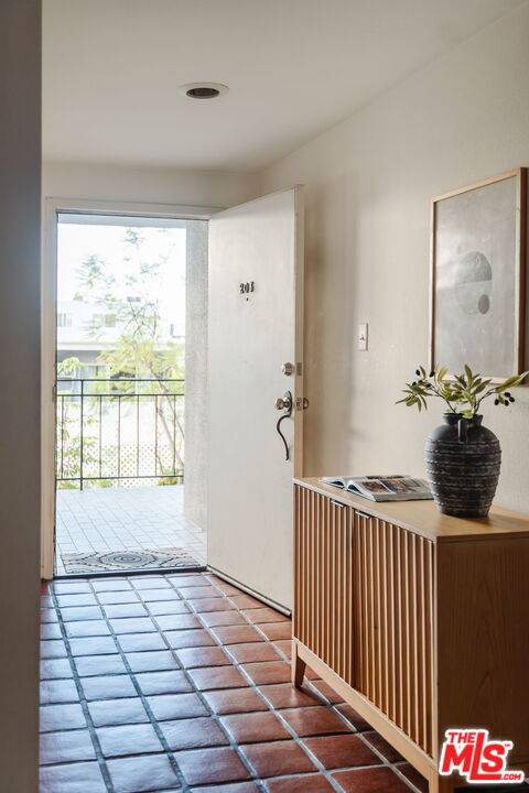 2219  S Bentley Ave 2BR La