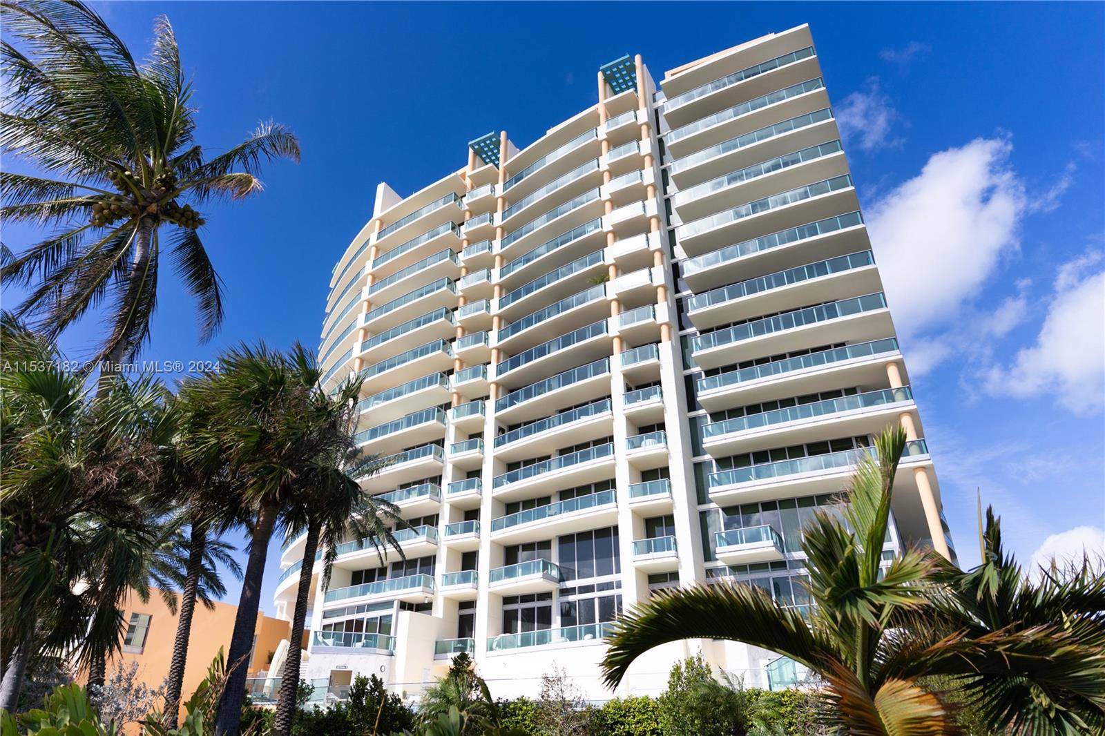 l Villaggio is a 17 story oceanfront condo tower ideally located in the heart of South Beach just steps from an array of restaurants, shopping and entertainment.
