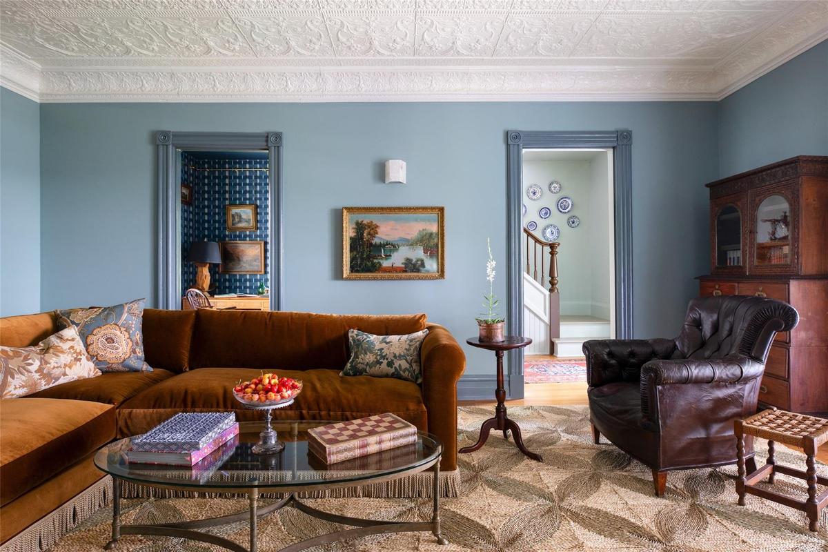 Living room with crown molding