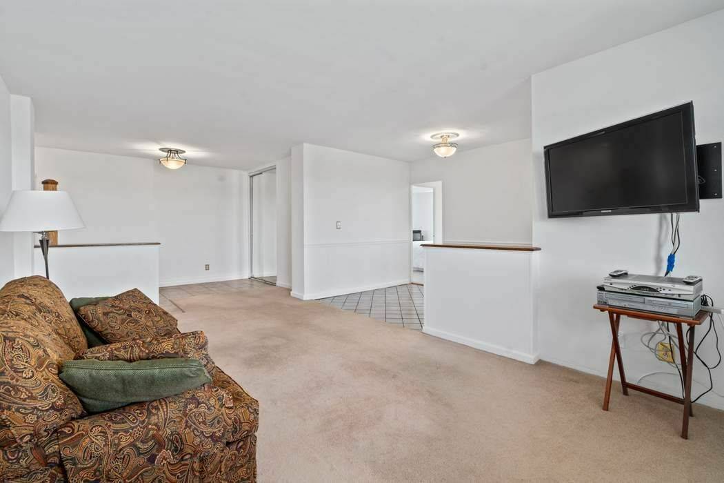 Walk into this ninth floor, large, 2BR 2BTH corner unit at The Windsors and you are immediately surrounded by light and breathtaking views of the Hudson River and Palisades.