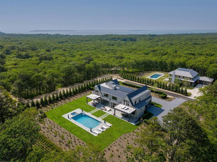 EXQUISITE MASTERPIECE IN SOUTHAMPTON - A PRIVATE RESORT RETREAT