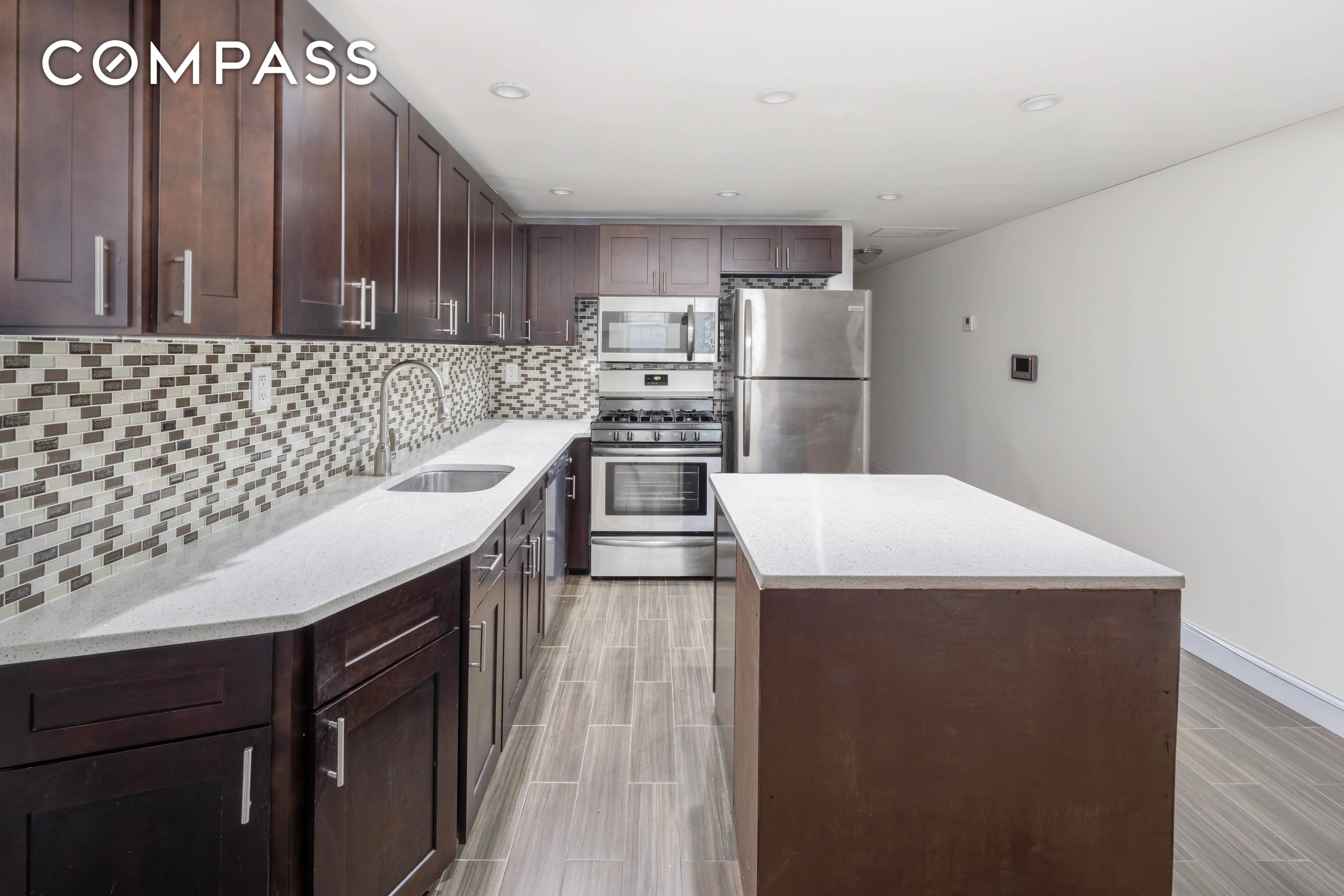 Stunningly beautiful and very bright 2 bedrooms now available in the heart of Bushwick.